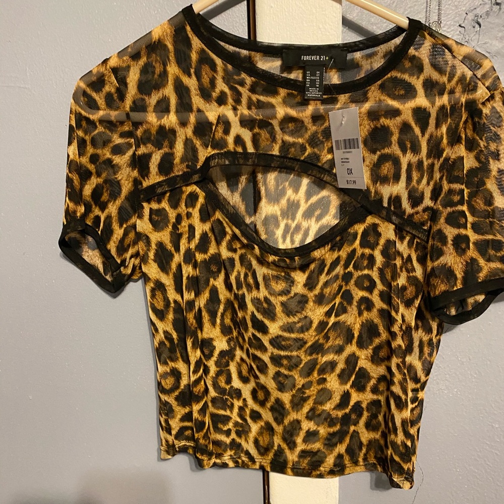 Mesh lepoard print crop top with peep hole